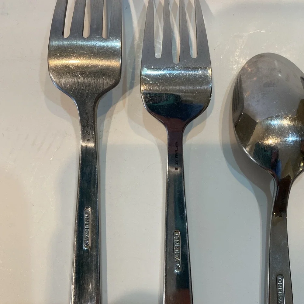 Oneida Perry 18/0 Stainless Flatware Lot Sugar & Cereal Spoon Forks Dinner Salad